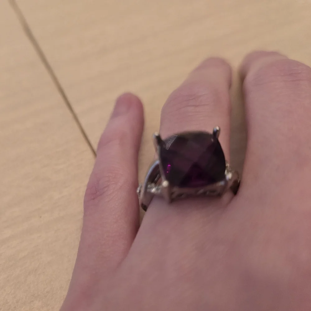 Elegant Purple Gemstone Ring - Picture 5 of 6